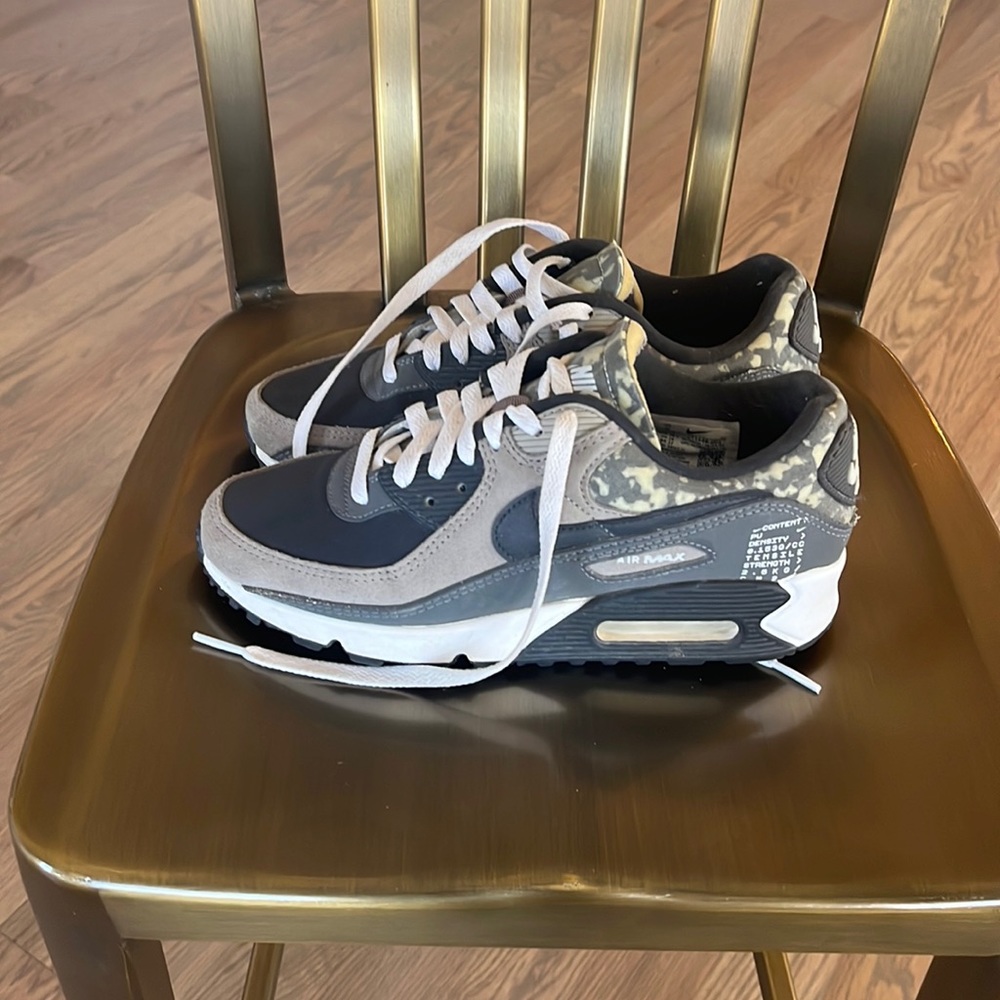 Nike AirMax Sneakers